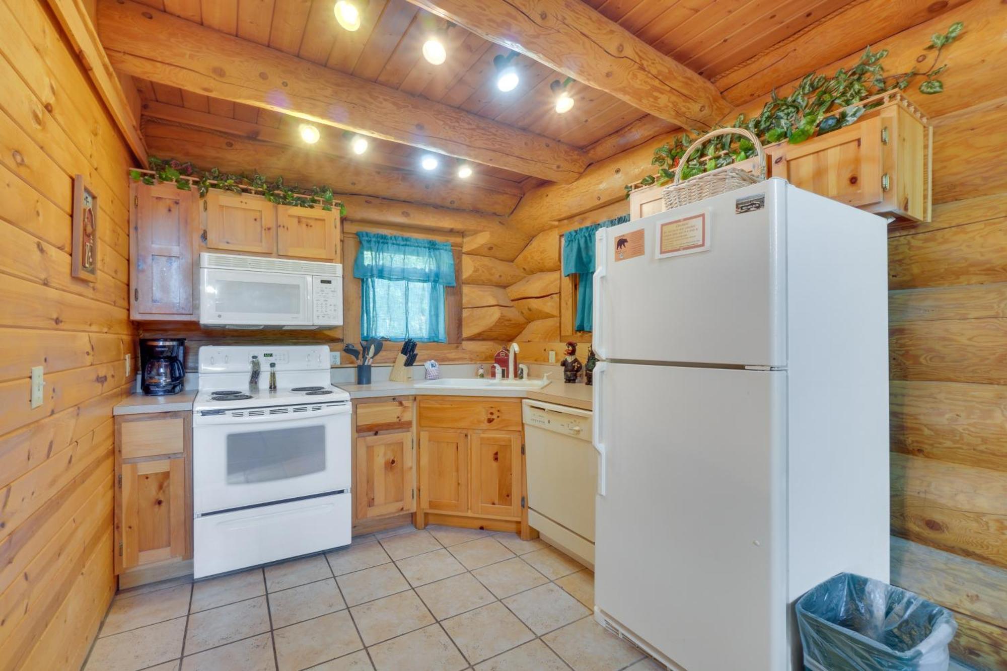 Gatlinburg Vacation Rental With Hot Tub And Game Room! エクステリア 写真